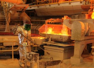 Cobre sube en Londres, pero se encamina a su peor semana en cuatro meses