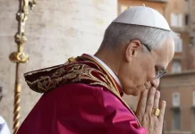 León XIV: Humo Blanco sobre una Iglesia en la Encrucijada