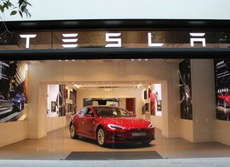 Tesla en Chile: La apuesta sudamericana de Elon Musk arranca en Parque Arauco