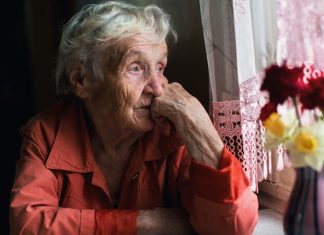 Alerta social: casi la mitad de los adultos mayores chilenos sufre soledad no deseada