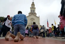 Los adultos mayores que desafían a su soledad para peregrinar a Lo Vásquez