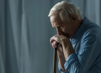 «Hombres Mayores en Soledad: la Crisis Silenciosa de Quienes Nunca Aprendieron a Cuidar(se)