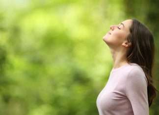 Expertos de Harvard destacan técnicas de respiración para controlar la hipertensión