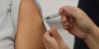 Minsal habilita vacunatorios contra influenza y Covid-19 en estaciones del Metro de Santiago